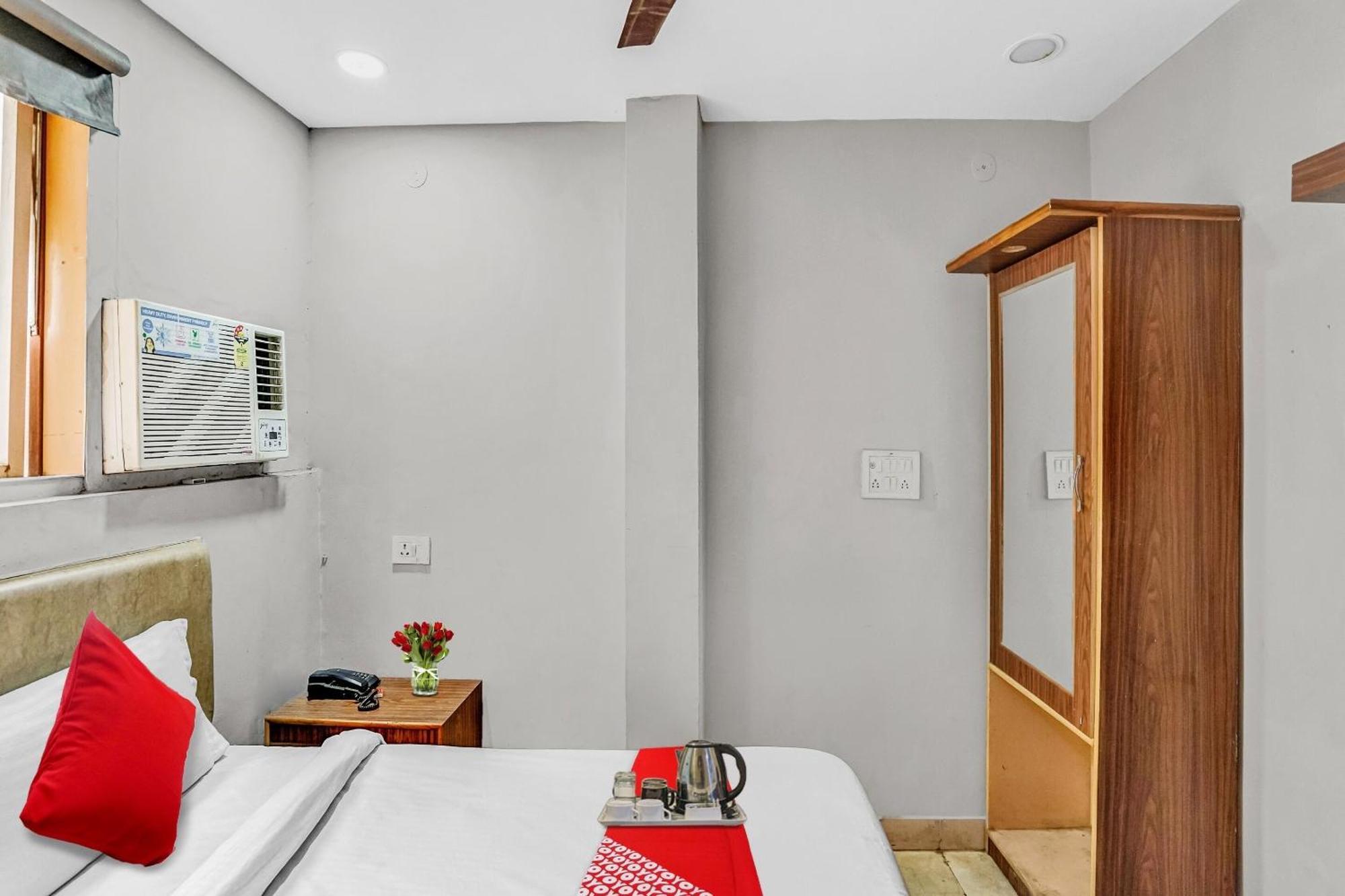Hotel O M Stays Near Akshardham New Delhi Exterior photo